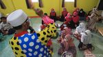 Lebih Dekat dengan Guru Ngaji Berkostum Badut Dari Tangerang