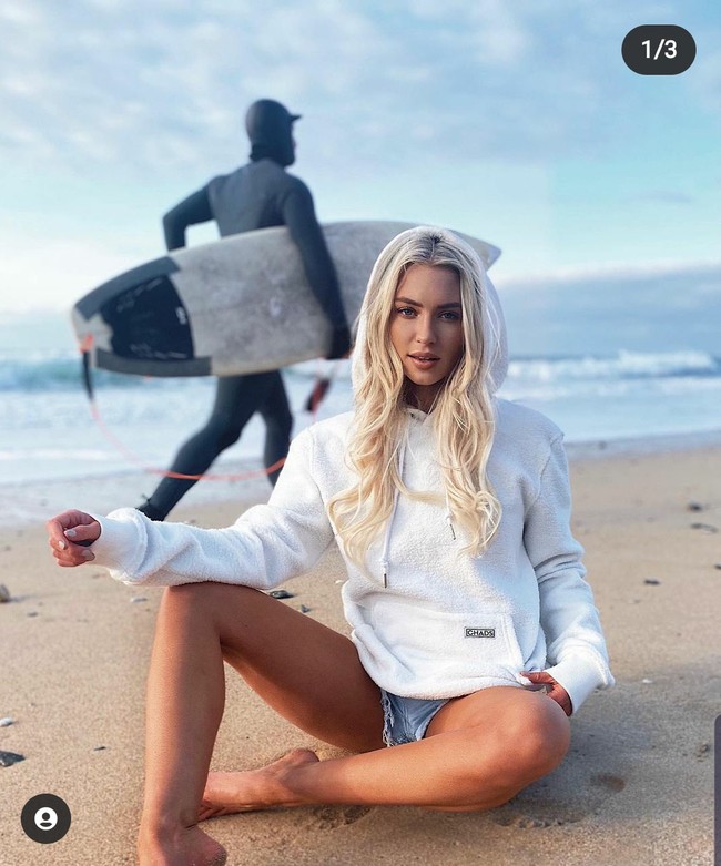 Meski kini dia sudah populer sebagai bintang reality show dan influencer, namun Lucie tetap menjadi surfer. Dunia surfing sudah seperti bagian dari hidupnya. Foto: Dok. Inetagram/@lucierosedonlan
