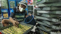 Permintaan kue kering di pekan ketiga Ramadhan masih lesu dibandingkan masa sebelum pandemi. 