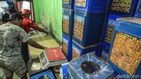 Pada saat belum pandemi COVID-19 atau Idul Fitri 2019, industri rumahan ini menghabiskan 2 kuintal tepung terigu per hari. 