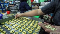 Saat ini industri rumahan itu hanya menghabiskan 1 kuintal tepung terigu per hari. 