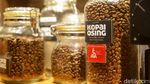 Sore-sore Sruput Kopi di Sanggar Genjah Arum Desa Adat Osing Sore-sore Sruput Kopi di Sanggar Genjah Arum Desa Adat Osing