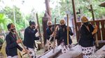 Sore-sore Sruput Kopi di Sanggar Genjah Arum Desa Adat Osing