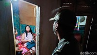 Mereka diamankan di 3 warung remang-remang yang berbeda.