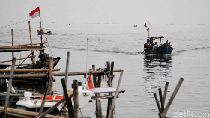 Nelayan Cilincing ramai-ramai Mudik Lokal Pakai Perahu Motor Lho Sejumlah warga Cilincing, Jakarta Utara, mulai melakukan mudik lokal ke Muara Gembong, Bekasi. Unik, mereka mengendarai perahu motor lho.