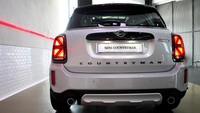 New MINI Countryman tersedia dengan tiga pilihan mesin dengan teknologi MINI TwinPower Turbo Technology terbaru. Mesin-mesin ini telah mengalami pengembangan lebih lanjut yang ekstensif dan mencakup spektrum output mulai dari 136 hp untuk the new MINI Cooper Countryman, 192 hp untuk the new MINI Cooper S Countryman, hingga 306 hp untuk the new MINI John Cooper Works Countryman. Foto: dok. MINI