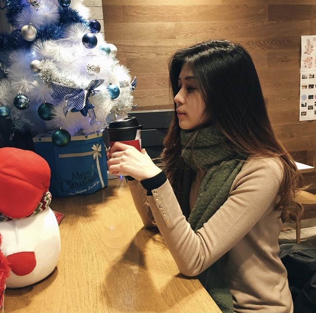 Novita Condro pun menyuarakan kekerasan verbal yang dialaminya. Menurutnya, kekerasan verbal yang sering diremehkan banyak orang berdampak cukup besar dalam jangka panjang dan mengarah pada gangguan cemas, rasa bersalah, dan insomnia. Foto: dok. Instagram novitacondro