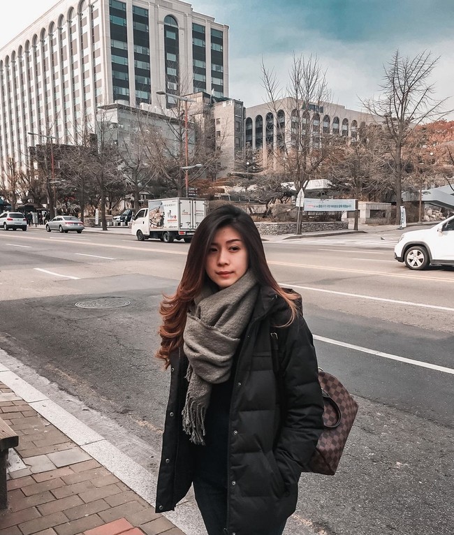 “Dan aku selalu jawabin dgn baik, gak pernah ngegas dia. Dan aku masi yg minta maaf. Di nilai sendiri ya bund,” tulis Novita Condro  yang mengumpulkan sederet tangkap layar dalam Highlight berjudul ‘Toxic People’. Foto: dok. Instagram novitacondro