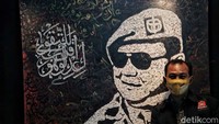 Jenis kaligrafi yang dipamerkan adalah dalam bentuk seni rupa.