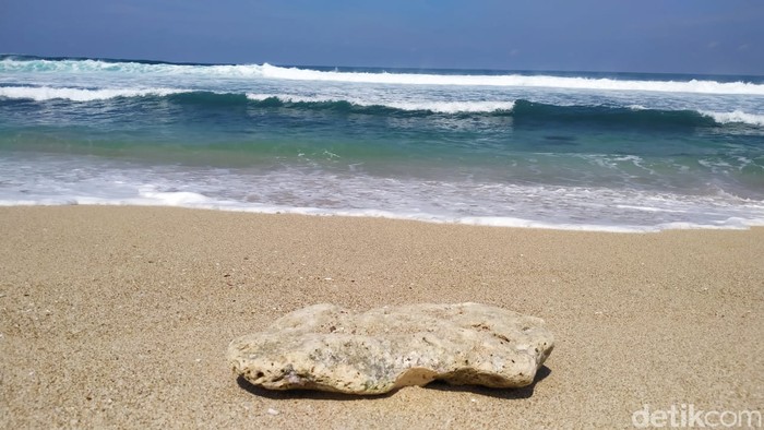 Pantai Pasetran Gondo Mayit