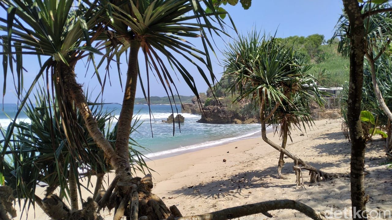Pantai Pasetran Gondo Mayit