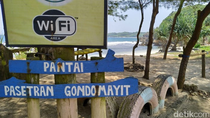 Pantai Pasetran Gondo Mayit