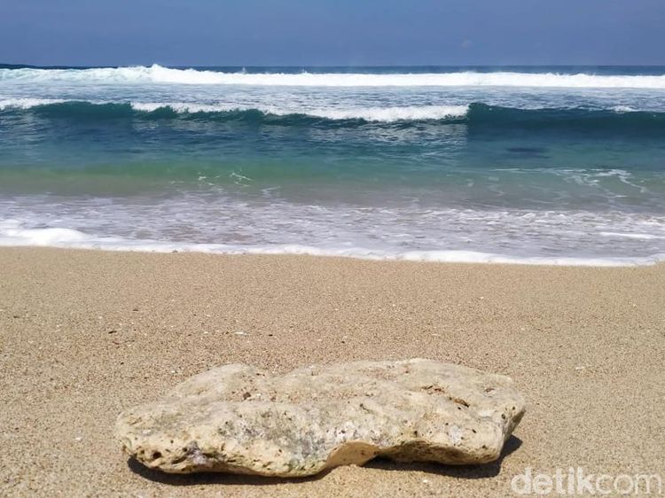 Pantai Pasetran Gondo Mayit, Destinasi Wisata Mistis di Blitar Selatan