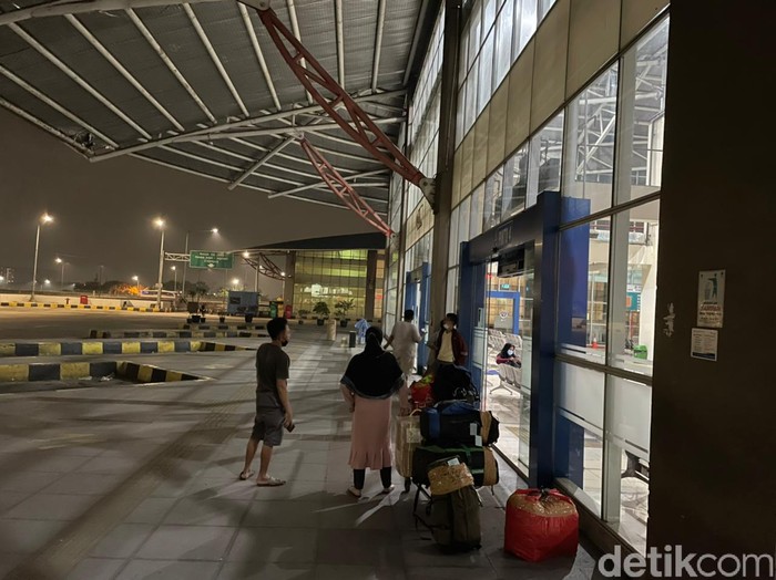 Pantauan arus mudik ke Terminal Mangkang Semarang