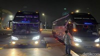 Rata-rata tujuan penumpang adalah ke Jawa Tengah dan Jawa Timur dengan isi bus lebih dari 50 orang.(Masaul/detikcom)