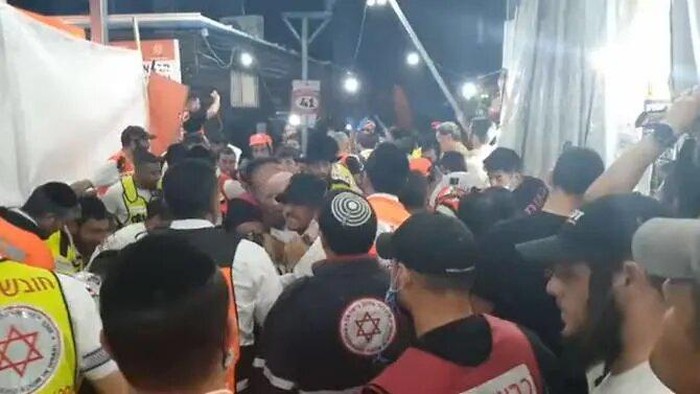 Paramedics carrying out the injured through crowds after dozens of people were injured during a religious bonfire festival in Israel on Apr 30, 2021. (Screengrab: Facebook/Magen David Adom)