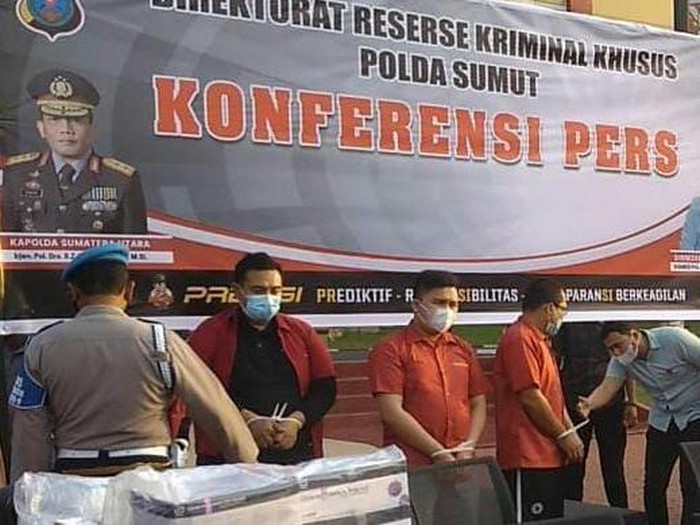 Penampakan para tersangka kasus dugaan alat tes antigen bekas di Bandara Kualanamu