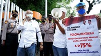 Forum Pensiunan BUMN Nasabah Jiwasraya (FPBNJ) kembali melakukan upaya untuk merevisi restrukturisasi polis anuitas di PT Asuransi Jiwasraya (Persero), Mereka kembali menggelar aksi ditengah pandemi meminta mendengar jeritan 3,4 juta jiwa pensiunan BUMN beserta keluarganya. Foto: dok. Jiwasraya