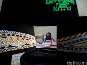 Perjuangan Perajin Peci Bertahan di Tengah Pandemi