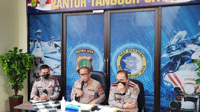 Polisi amankan truk yang dikemudikan bocah 12 tahun di Tol Cikampek (Yogi/detikcom)