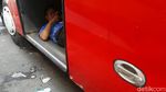 Duh Kasihan Potret Lesu Sopir Bus yang Terdampak Larangan Mudik