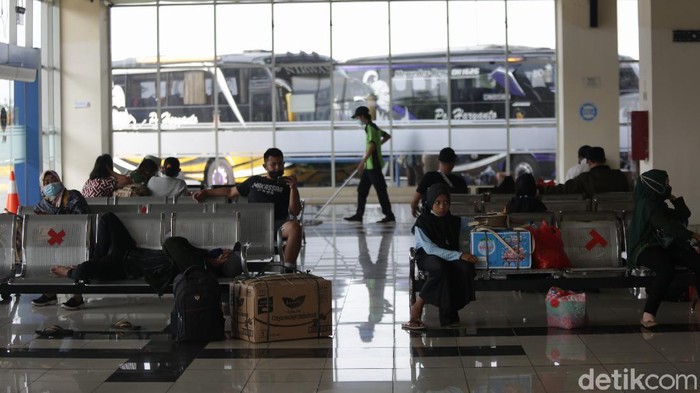 Terminal Pulo Gebang, Jakarta Timur, mencatat sebanyak 31.661 pemudik telah berangkat ke kampung halaman selama periode bulan April.