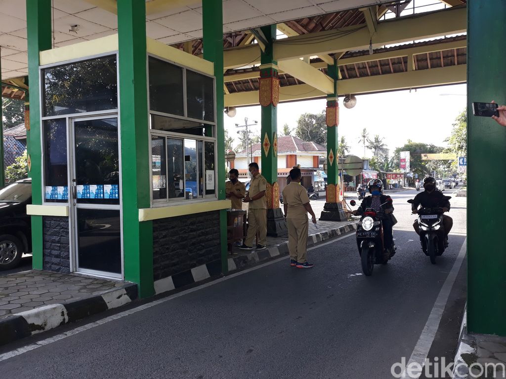 Suasana di Tempat Pemungutan Retribusi (TPR) kawasan Pantai Parangtritis