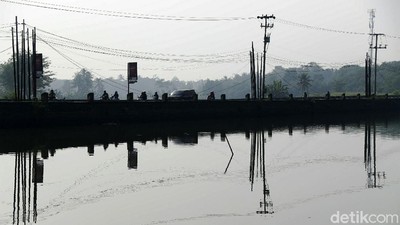 Suasana Jalur Tikus di Cibarusah Jelang Larangan Mudik