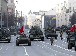 Rusia Kerahkan Puluhan Tank ke Tajikistan Berbatasan dengan Afghanistan