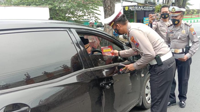 Tiga titik posko penyekatan itu berada di batas wilayah antarkabupaten di bojonegoro