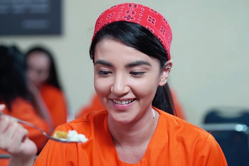 Gaya Tsania Marwa saat Ngopi dan Makan Bareng Rekan Artis