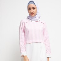 Jika kamu mencari tunik yang simpel dan lebih kasual, pilihan dari Cressida Ladies ini dapat dipertimbangkan. Aksen dan warna pink bergaris putih membuat busana seharga Rp 167 ribuan itu berkesan muda. Foto: Dok. Zalora