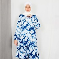 Tunik kekinian berikut hadir dengan warna tie dye. Busana seharga Rp 149 ribuan dari brand Aghistaworld tersebut cocok dipakai untuk bersilahturahmi Lebaran. Foto: Dok. Hijabenka