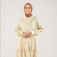 Flower Tunic Nude yang cantik ini juga sedang diskon menjadi Rp 199 ribu. Punya warna dan motif yang manis, item dari brand This or That berikut akan membuat penampilan kamu segar di Hari Raya. Foto: Dok. Hijabenka