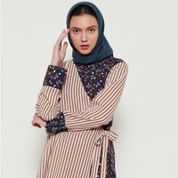 Kamu bisa menemukan tunik kekinian dengan model yang unik di situs belanja. Nada Tunic dari brand Suqma ini salah satunya. Item yang sedang diskon menjadi Rp 184 ribu tersebut tampil unik dengan aksen kimono. Foto: Dok. Zalora
