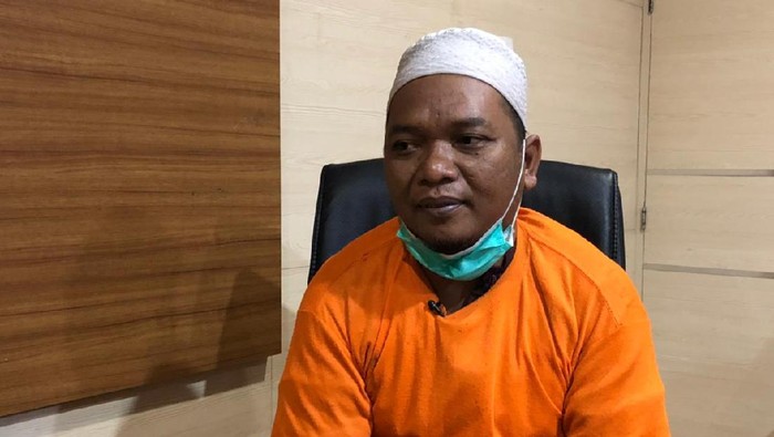 Ustaz Adam Ibrahim, perekaya isu babi ngepet di Sawangan - Depok