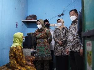 Pemkot Mojokerto Serahkan 1.451 Bantuan untuk Lansia