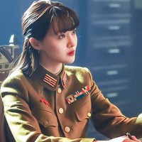 Bakat akting Zheng Shuang pun mendapat pengakuan di ajang China TV Golden Eagle Awards ke-25. Berusia 19 tahun kala itu, ia memecahkan rekor sebagai aktris termuda yang masuk nominasi aktris terbaik dalam sejarah penghargaan tersebut. (Foto: Instagram/@zhengshuang.official)
