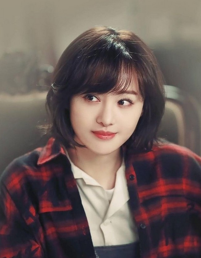 Zheng Shuang lahir di Shengyang, sebuah kota di timur laut China, pada 1990. Menurut South China Morning Post, ayah Zheng adalah seorang pebisnis dan ibunya bekerja sebagai karyawan kantoran. (Foto: Instagram/@zhengshuang.official)