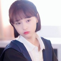 Orangtua Zheng Shuang disebut sangat ambisius mendidik putrinya. Sejak kecil, bakat seninya diasah dengan intens. Belajar piano, flute dan menari ia lakoni. (Foto: Instagram/@zhengshuang.official)