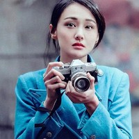 Namun baru pada 2011, Zheng Shuang meraih prestasi terbesarnya. Ia dinobatkan sebagai aktris pendatang terbaik di Hong Kong Film Directors’ Guild Awards ke-6 berkat aksinya di film Mural. (Foto: Instagram/@zhengshuang.official)