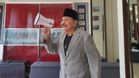AM Hendropriyono juga turut terlibat dalam aksi pembagian takjil gratis di 10 lokasi di Jakarta ini.