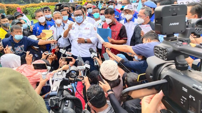 Buruh kirim 9 petisi buat Jokowi