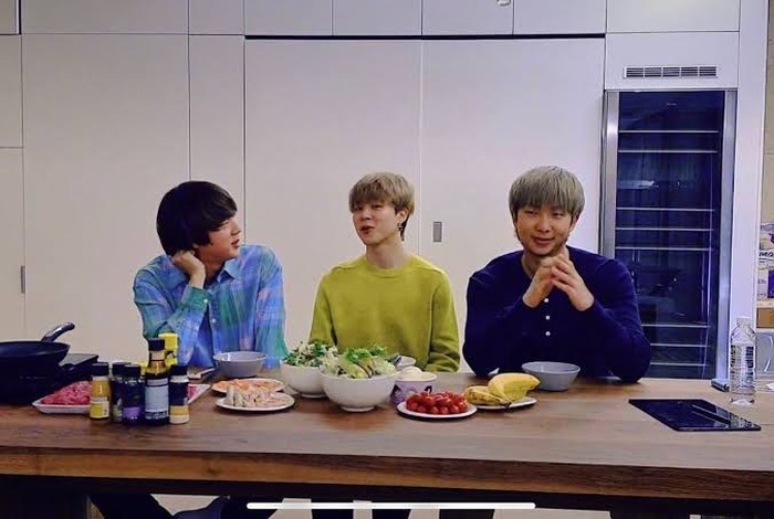 ‘Butter’ BTS Sukses Bikin Penasaran, Ini 10 Momen Makan Enak Member BTS ‘Butter’ BTS Sukses Bikin Penasaran, Ini 10 Momen Makan Enak Member BTS