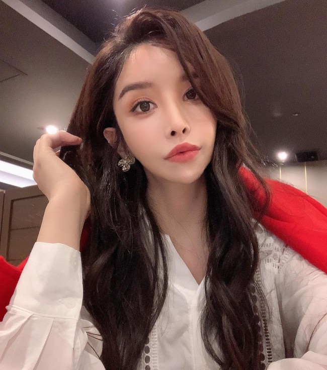 Mungkin jumlahnya tidak persis 100 tapi sekitar itu. Aku menerima perhatian dari penyanyi, aktor, komedian, dan atlet, ungkapnya. Foto: Instagram @risu_ha