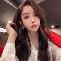 Mungkin jumlahnya tidak persis 100 tapi sekitar itu. Aku menerima perhatian dari penyanyi, aktor, komedian, dan atlet, ungkapnya. Foto: Instagram @risu_ha