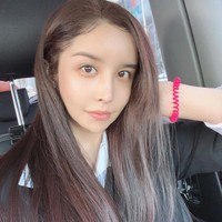 Harisu menjadi salah satu ikon LGBTQ di Korea Selatan. Penyanyi itu sendiri mengaku sudah merasa dirinya lahir di tubuh yang salah sejak kecil lalu melakukan operasi di usia 20 tahunan.  Foto: Instagram @risu_ha