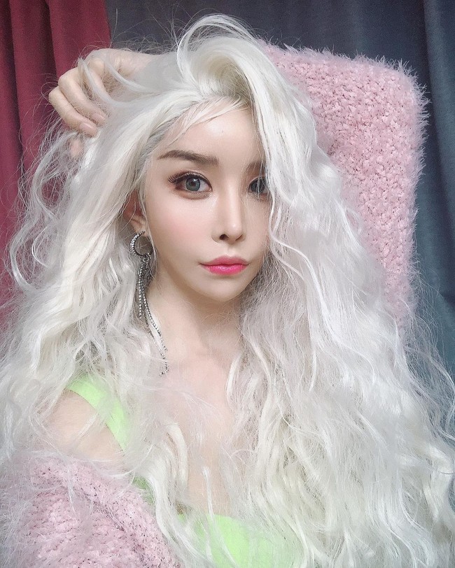 Tak lama kemudian ia menjadi seorang bintang yang berkarier sebagai artis dan penyanyi. Foto: Instagram @risu_ha