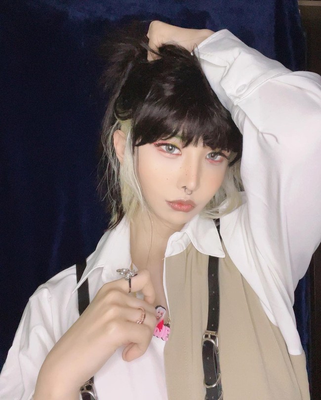 Salah satu dari mereka bahkan tertarik untuk menikahinya. Ada satu penyanyi yang mengatakan dia ingin berkencan dengan tujuan menikah jadi aku menolaknya, kata wanita 46 tahun tersebut.Foto: Instagram @risu_ha