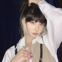 Salah satu dari mereka bahkan tertarik untuk menikahinya. Ada satu penyanyi yang mengatakan dia ingin berkencan dengan tujuan menikah jadi aku menolaknya, kata wanita 46 tahun tersebut.Foto: Instagram @risu_ha